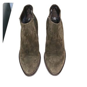 Women’s Zipper Booties